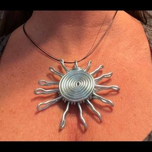 🎉 HOST PICK 🎉 Blue aluminum sun necklace